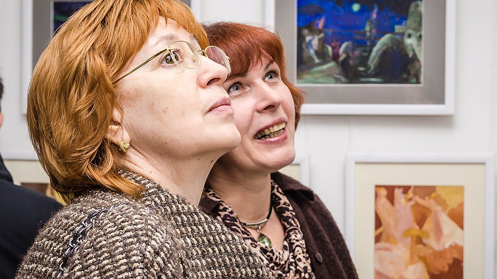 Супруга губернатора Воронежской области Татьяна Гордеева (слева) и заместитель директора музея имени Крамского Ольга Рябчикова во время открытия выставки театрального художника Юрия Гальперина в Воронежском областном художественном музее им. И. Н. Крамского.