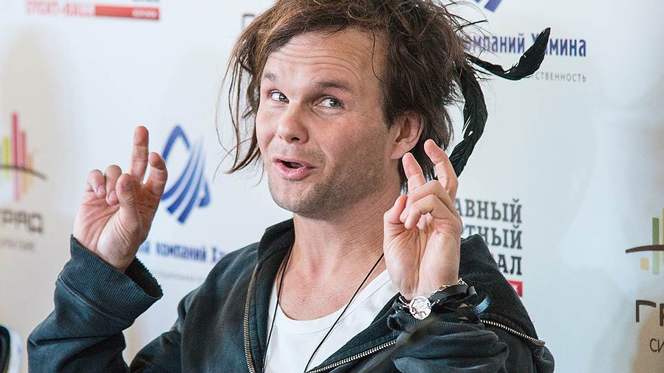 Вокалист группы The Rasmus Лаури Илонен на встрече с поклонниками в концертном зале Event-Hall сити-парка «Град».