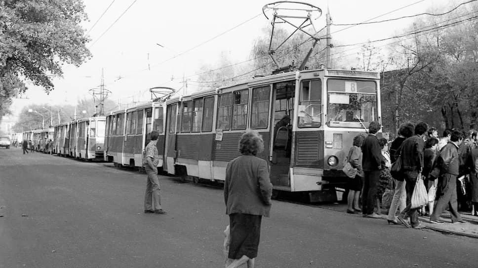 Трамваи на улице Ворошилова в сентябре 1991 году