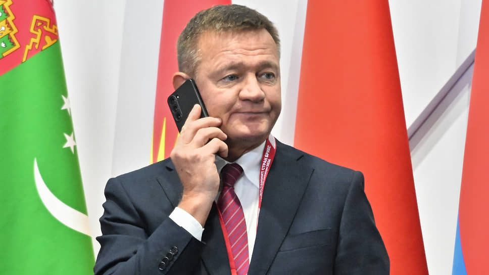 «У Алексея Смирнова в последнее время были проблемы в коммуникации с людьми», — в начале декабря Алексей Смирнов заявил о своем уходе с поста губернатора Курской области — спустя три месяца после победы на выборах. 5 декабря Владимир Путин назначил врио губернатора депутата Госдумы Александра Хинштейна. Комментируя смену власти в регионе, который он возглавлял до мая 2024 года, Роман Старовойт (на фото) также отметил, что у преемника были проблемы с мерами поддержки курян, пострадавших из-за вторжения ВСУ.
