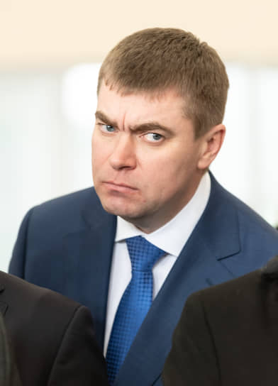 «Ведь любой отец, столкнувшись с подобным, до конца будет надеяться, что имеет место ошибка?», — в октябре полиция задержала сына Игоря Кирноса по подозрению в незаконном обороте наркотиков. Спустя два дня чиновник публично подтвердил информацию о «большой неприятности, которая постигла его семью». Он пообещал не вмешиваться в ход расследования и заверил, что его «личные проблемы» не отразятся на работе. После этого публикаций в Telegram-канале главы района не было до января 2025 года.