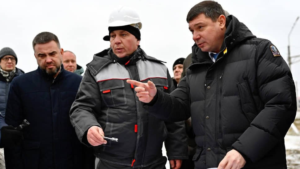 «Это вызвало бурю эмоций», — во время первой пресс-конференции на посту врио губернатора Евгений Первышов (на фото справа) затронул проблему вывоза мусора. Он заявил, что необходимо провести учет отходов, которые производят юридические и физические лица. И удивился тому, что эта работа раньше не велась на постоянной основе.