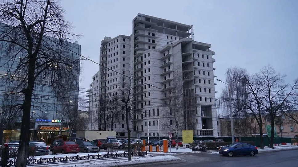 Недострой на Октябрьской площади 