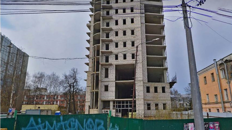 Недострой на Октябрьской площади 