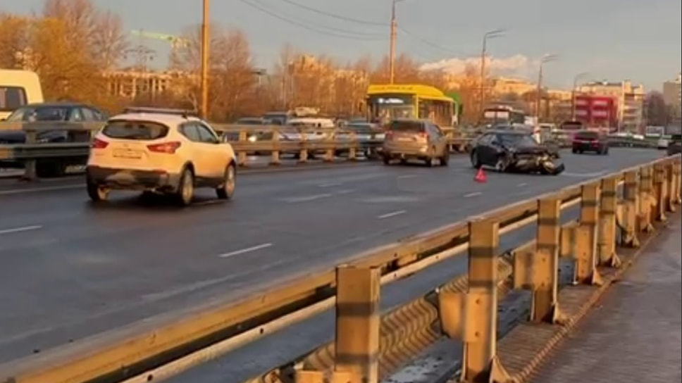 Авария на Толбухтинском мосту в Ярославле 