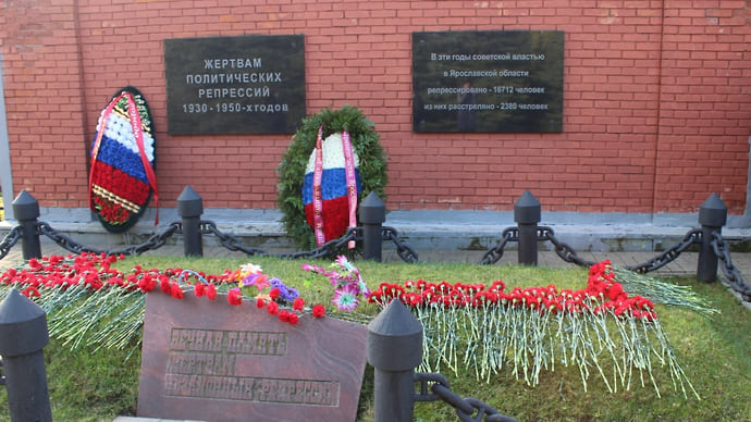 Ярославцу назначили арест за пикет на кладбище в годовщину смерти Навального