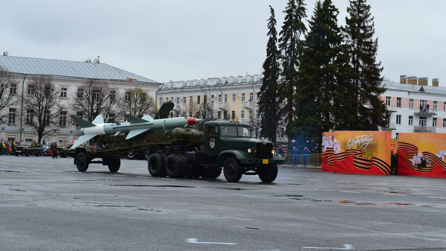 Ракетный тягач Зил-157.