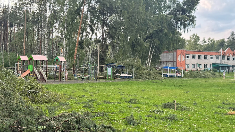 От грозы пострадала не одна детская площадка 