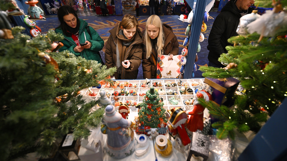 Продажи елок и елочных игрушек выросли в несколько раз