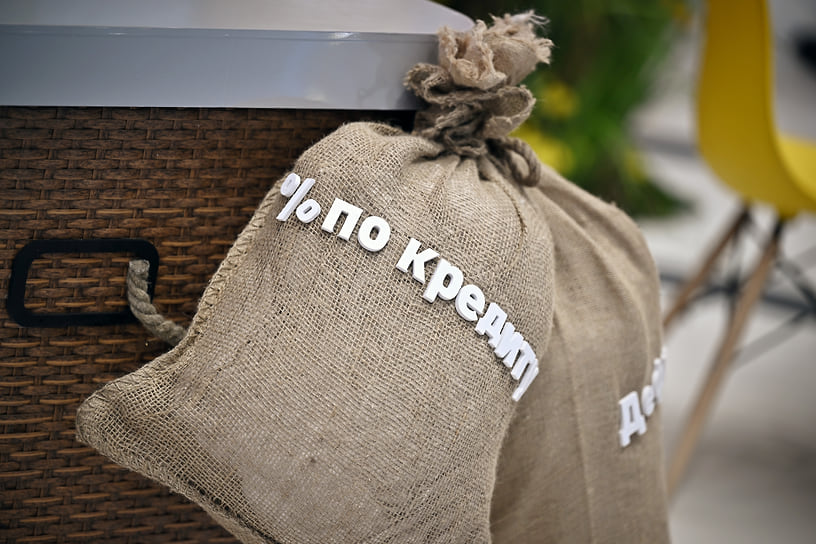 KMO_196624_00007_1_t222_190254 Кредит упал под ставку