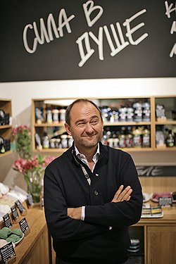 ПЕННЫЙ ПУТЬ По убеждению Дмитрия Азарова, Lush популярен, потому что люди хотят оставить погоню за деньгами и заняться собой