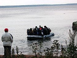 ОТРЯД ОСОБОГО НАЗНАЧЕНИЯ Гражданам с обостренной бдительностью трудно поверить, что люди в такой экипировке — не диверсанты
