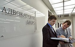 Метод перебора. Поручив предварительный анализ дела нескольким юристам, можно потом выбрать из них лучшего