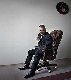 Пусто не бывает. Андрей Самохин убежден, что конкуренты потратили слишком много сил, готовясь продать себя Coca-Cola и PepsiCo, и хочет этим воспользоваться