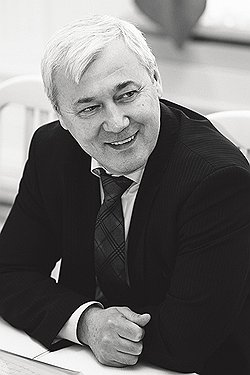 Анатолий Аксаков, президент Ассоциации региональных банков России: На Россию ситуация с евро оказывает негативное влияние. Растущая из-за снижения курса евро конкурентоспособность европейских товаров будет угнетать внутреннее производство