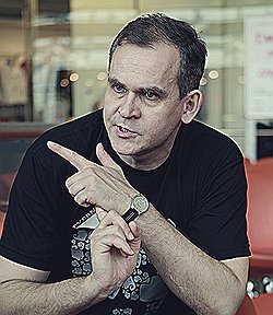 БОЛЬШИЕ ДОРОГИ Дмитрий Ставиский возглавляет российское представительство и руководит международными операциями Evernote. В Москве он бывает все реже