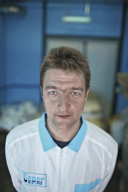 С ЧУЖОГО ПЛЕЧА «Сибирский берег» гораздо более известный брэнд, чем «Яшкино», но маркетинговые войны ослабили производителей снеков, чем и воспользовался Денис Штенгелов