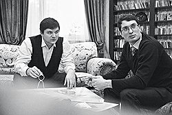 Стирая границы Антон Мальков (слева) и Дмитрий Линник хотят помочь россиянам превращаться за границей в местных жителей  