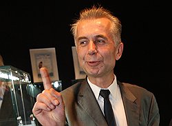 Один в поле воин   Александр Макаров рассчитывал занять место швейцарской Swatch Group, но проиграл китайцам  
