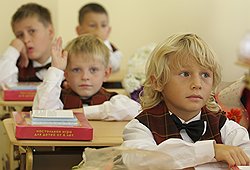 Под копирку Возвращение формы не порадует школьников, но позволит обогатиться швейным производителям