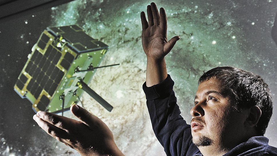 Замах на миллион. Михаил Кокорич всегда интересовался космосом. Учился в заочной аэрокосмической школе физтеха, выписывал журналы по авиации и космонавтике, купил домой мощный телескоп  