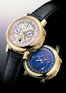 Одна из самых сложных моделей Patek Philippe — Sky Moon Tourbillon Ref.5002. Часы с ручным заводом, минутный репетир с турбийоном. Лицевая сторона: вечный календарь с ретроградной стрелкой даты с функцией fly-back, индикатор положения Луны. Оборотная сторона: звездное время, звездная карта, фаза и орбита Луны. Головка в положении «4 часа» предназначена для установки времени и завода часов, а головка на «8 часах» — для коррекции небесного и лунного индикаторов. Корпус из желтого золота, часы сертифицированы COSC 