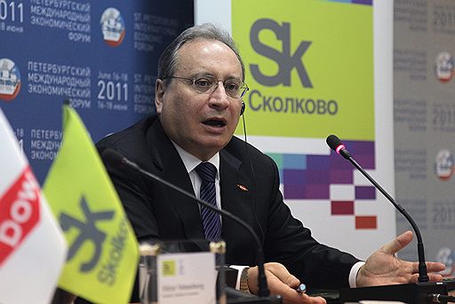 Президент компании Dow в Восточной Европе Костас Котсоглоу на подписании соглашения о намерениях с фондом "Сколково" 
