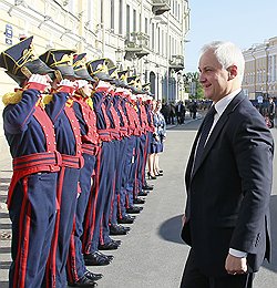 Государственная составляющая светской жизни на ПМЭФ по-прежнему опирается на протокол, складывавшийся веками