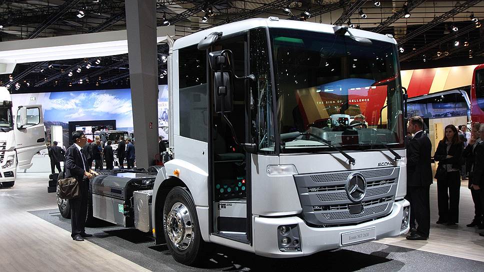MB Econic. В обширном модельном ряду Daimler AG мусоровозные и коммунальные шасси Econic стоят особняком — сказывается специфика. А между тем у Econic масса самых разнообразных модификаций и настолько продуманная конструкция, что на этом шасси выпускали даже пожарные машины.