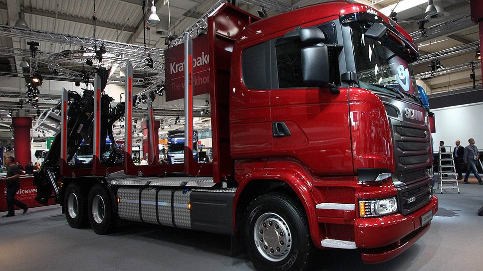 Scania Streamline. Концепция линейки Streamline — максимальная экономия топлива — дошла даже до такой далекой отрасли, как лесовозы, однако вполне может быть, что перевозчиков заинтересовала не аэродинамика, а первый в мире (и пока единственный) двигатель V8, выполняющий нормы "Евро-6".