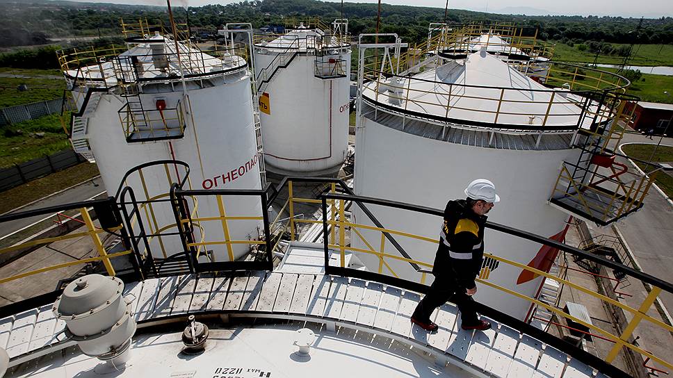 С начала года "Роснефть" (на фото) добыла нефти больше всех других ВИНК страны. Однако основной прирост добычи за первые пять месяцев текущего года приходится не на ВИНК (прирост менее 1%), а на компании, которые в отчетах ЦДУ ТЭК проходят в графе "прочие" (прирост около 6,5%) 