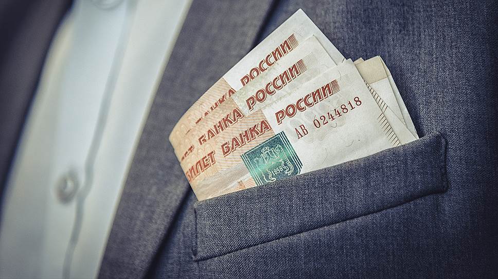 Первый год прошел