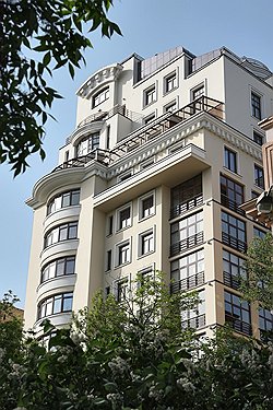 В элитных жилых комплексах «Времена года» в Старомонетном переулке и «Парк Хаус» в Капрановом (на фото) владельцев апартаментов обслуживают по гостиничному стандарту