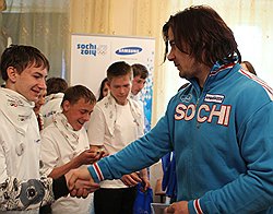 Пожать руку олимпийцу Альберту Демченко — и честь, и удача