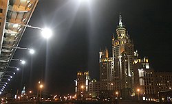 Высотка на Котельнической набережной плотно заселена именитыми москвичами