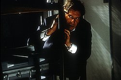"Президентский самолет" (1997) вывел на авансцену беспомощного президента, которому самое место в комиксах