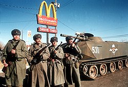 "Кровавый рассвет" (1984) Джона Милиуса: советские враги десантировались на футбольные поля и автобаны простой Америки  