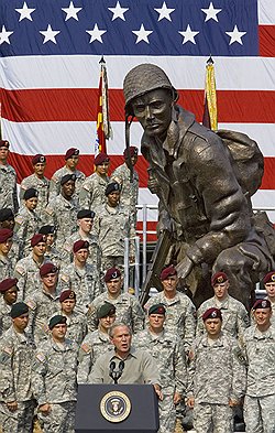 Джордж Буш-младший признан одним из самых неудачливых президентов США