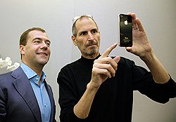 Стив Джобс был единственным послом Америки, которого слушался русский президент Дмитрий Медведев 
