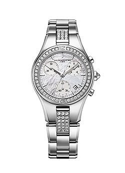 Linea Baume & Mercier Марина Александрова носит модель из коллекции Linea Baume & Mercier 2011 года. Это хронограф с корпусом из стали диаметром 32 миллиметра, с перламутровым циферблатом. На безеле корпуса — 42 белых бриллианта, на звеньях стального браслета — еще 36 драгоценных камней; таким образом общий вес составляет 1,4 карата. В часах установлен кварцевый механизм ETA. Модели Linea Baume & Mercier характеризуются принципом сменности ремешка: браслет из полированной или сатинированной стали легко можно поменять на черный сатиновый ремешок, и тогда хронограф превратится в вечерние часы