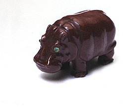 Гиппопотам из пурпурина. Фаберже, длина 3,5 см. Продан на Bonhams в 2011 году за £11,8 тыс. 