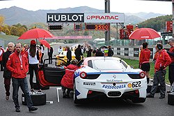 Гонка Ferrari по маршруту Hublot началась