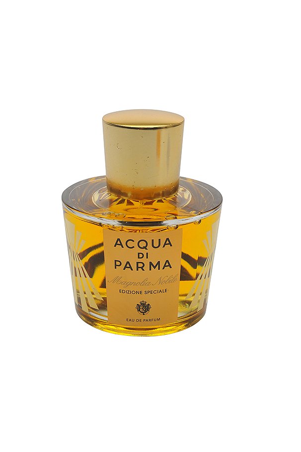 Magnolia Nobile Special Edition от Aqua di Parma Особенность лимитированного издания Magnolia Nobile Special Edition от Aqua di Parma заключается в роскошном дизайне флакона, выполненного в стиле ар-деко и выпущенного во славу одного из самых чувственных ароматов итальянского парфюмерного дома.