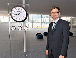 Руководитель SSC Жак Бор, получивший на сцене Большого театра Женевы специальный приз жюри, раньше работал в исследовательском центре Rolex