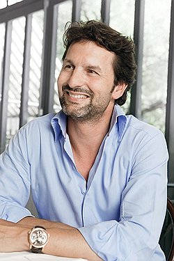 Максимилиан Бюссер, основатель авангардной серии Opus Harry Winston и собственного часового бюро MB&F, за одну модель Legacy Machine N1 получил сразу два приза — публики и в номинации "Лучшие мужские часы"  