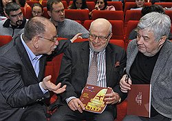Гости XVIII фестиваля "Сталкер": главный редактор журнала "Искусство кино" Даниил Дондурей, председатель Совета при президенте России по развитию гражданского общества и правам человека Михаил Федотов и председатель Союза журналистов России Всеволод Богданов