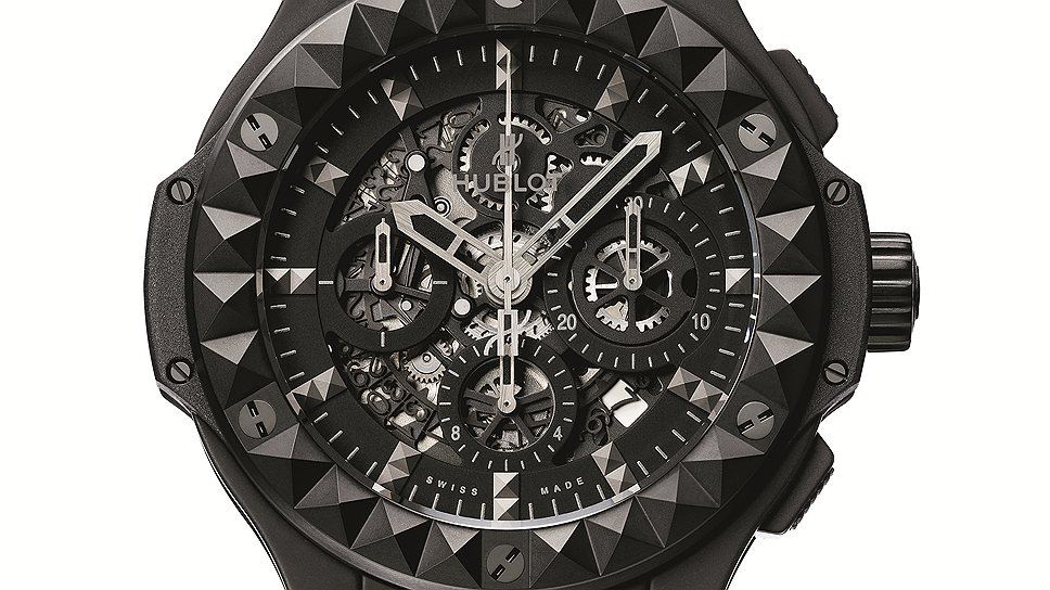 Hublot, Big Bang Depeche Mode, 2013: корпус из черной керамики диаметром 44 мм, браслет из черной кожи со вставками из полимерного каучука. Внутри установлен мануфактурный механизм хронографа HUB4214 с запасом хода на 42 часа и частотой 28 800 полуколебаний в час. Лимитированная серия в 250 экземпляров