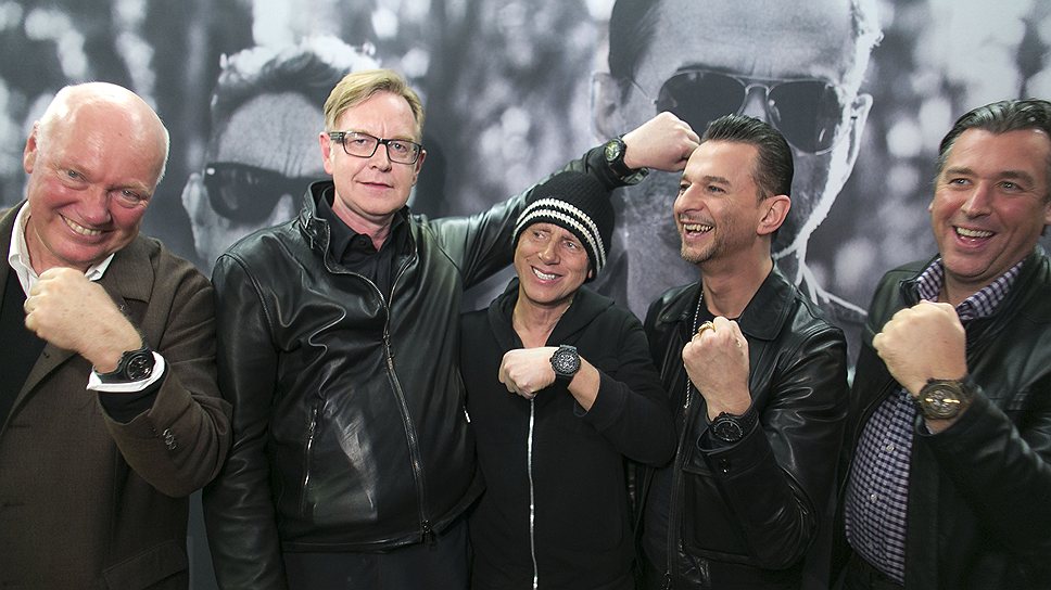 Жан-Клод Бивер (крайний слева) и участники Depeche Mode на презентации Big Bang Depeche Mode в Берлине, март 2013 года