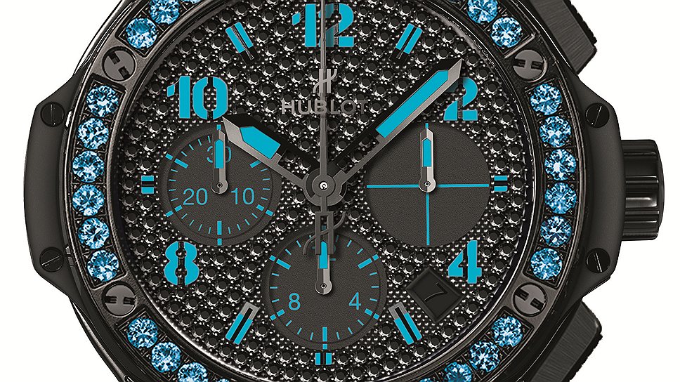 Hublot, Big Bang Black Fluo 41 mm, 2013: хронограф с корпусом из стали с черным покрытием PVD; внутри установлен калибр HUB4300 с автоматическим подзаводом. Корпус и циферблат часов украшены синими, желтыми или розовыми сапфирами, а также зелеными цаворитами