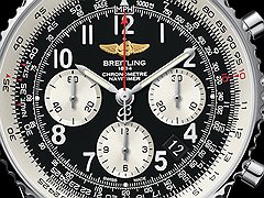 Breitling, выбор Джона Траволты: Navitimer 01, автоматический хронограф с запасом хода в 70 часов, стальной корпус диаметром 43 мм, внутри установлен механизм Breitling Caliber 01